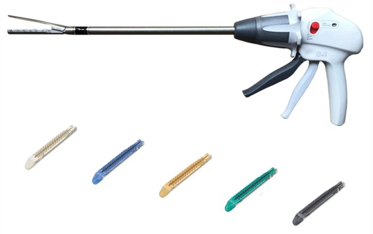 Wiederaufladbarer endoskopischer linearer Cutter-Hefter